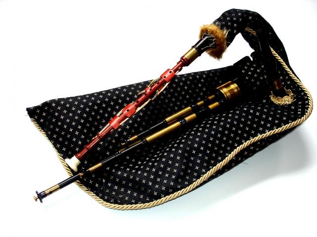 Northumbrian_pipes_in_G.jpg